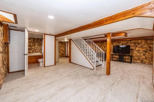 425 Rosemary St, Dearborn Heights MI  48127-3681 exterior