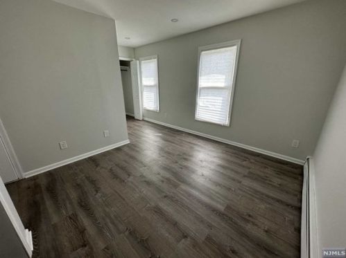 528 Chestnut Pl, Teaneck NJ  07666-2423 exterior