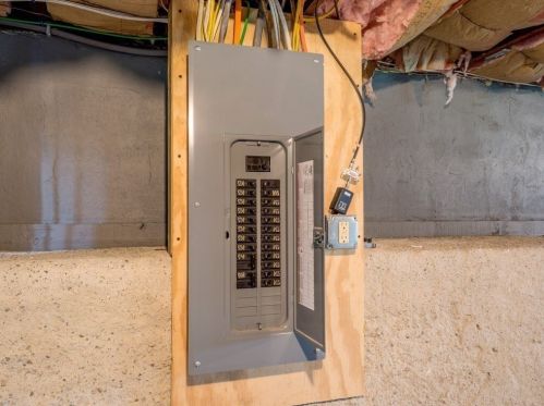 36 Upland Ave, Webster MA 01570-2341 exterior