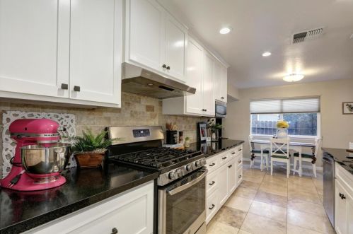 1707 Baywood Ln, Davis CA 95618-0543 exterior