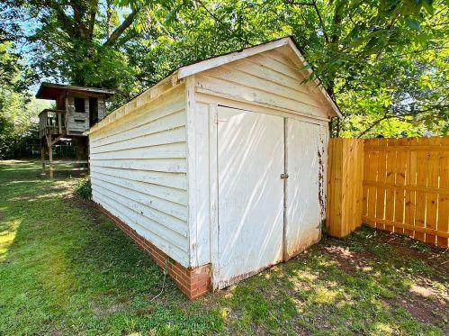 1901 Forrest Ave, Atlanta GA 30344-2768 exterior