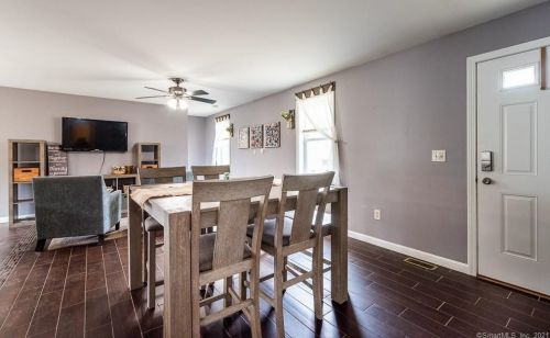 334 Maple Ave, Uncasville CT 06382-2018 exterior