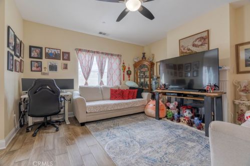 9735 Rose St, Bellflower CA 90706-6376 exterior