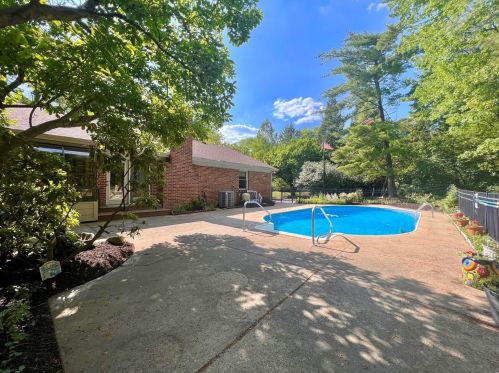 1228 Paloma Dr, Saint Louis MO 63131-1015 exterior