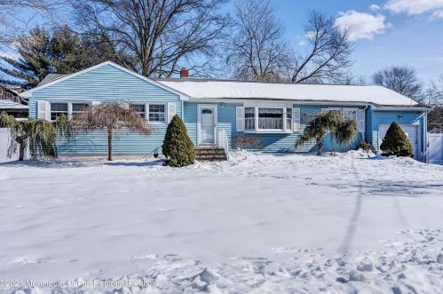 130 Floyd St, Edison, NJ 08820-2102