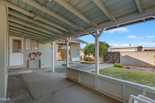 1113 Beverly Dr, Oxnard CA 93030-4813 exterior