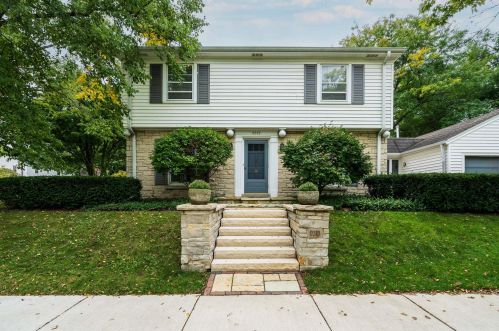 9515 Ridge Blvd, Milwaukee, WI 53226-1739