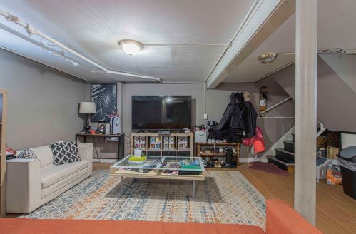 6343 Tripp Ave, Chicago IL 60646-4524 exterior