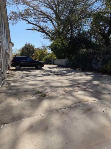 3937 Secor Ave, Bronx NY 10466-2412 exterior