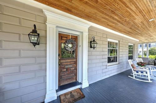 95 Elmgrove Ave, Providence, RI 02906-4134