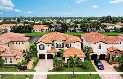 4061 Artesa Dr, Boynton Beach FL 33436-2628 exterior