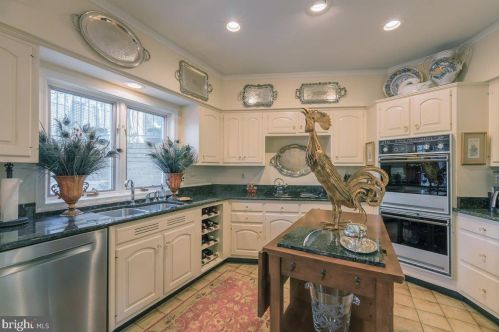 4501 Foxhall Cres, Washington DC 20007-1055 exterior