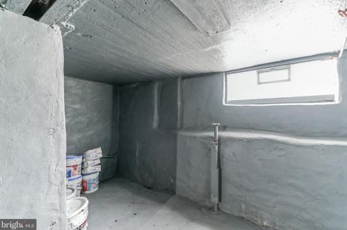 4035 8th St, Philadelphia PA  19140-2233 exterior