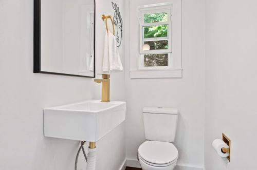 2302 Marbury Rd, Pittsburgh PA  15221-3670 exterior