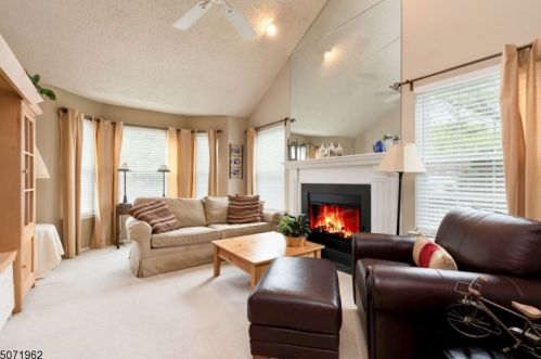 262 Nebula Rd, Piscataway, NJ 08854-5456