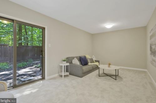 2361 Emerald Hts Ct, Herndon VA 20191-1752 exterior