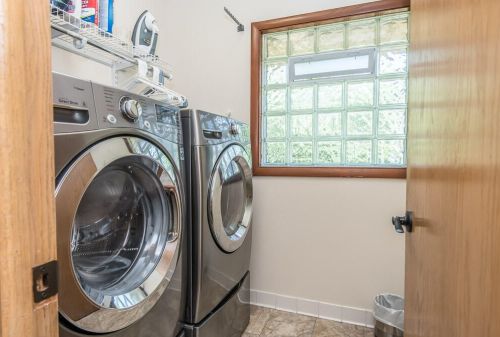 2569 Root Riv Pkwy, Milwaukee WI 53227-1849 exterior