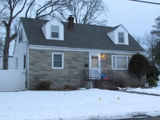 22 Berger Ave, Oakhurst NJ  07755-1701 exterior