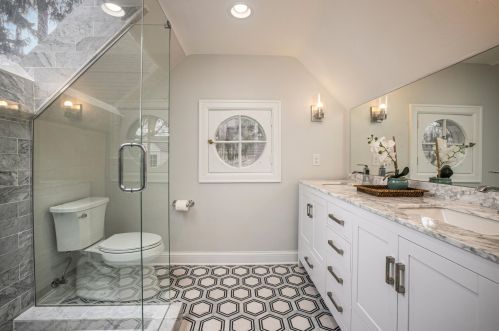 405 Daphne Rd, Milwaukee WI  53217-4242 exterior