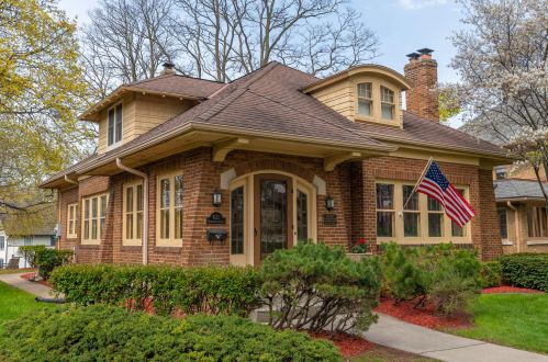 6131 Washington Cir, Milwaukee, WI 53213-2451