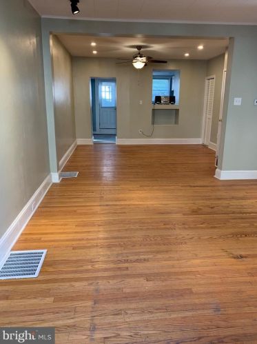 127 Krams Ave, Philadelphia PA  19127-2010 exterior