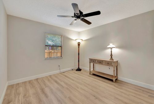 2332 Gillette Ave, Fort Pierce FL  34952-7432 exterior