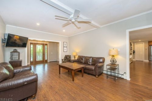 7 Oakwood Trl, Kinnelon NJ 07405-3116 exterior