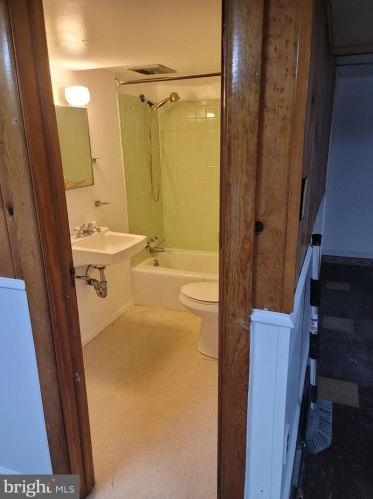 4703 Eads St, Washington DC 20019-4611 exterior