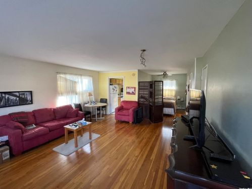 33 Farber Dr, Babylon NY  11704-5124 exterior