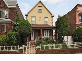 1059 42nd St, Brooklyn, NY 11219-1204