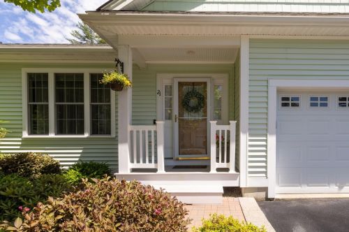 21 Melody Ter, Dover, NH 03820-4713