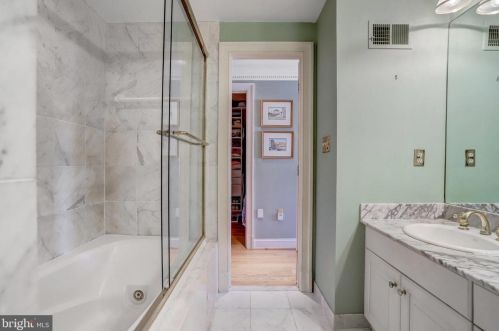 25 Wilkes St, Alexandria VA 22314-3853 exterior