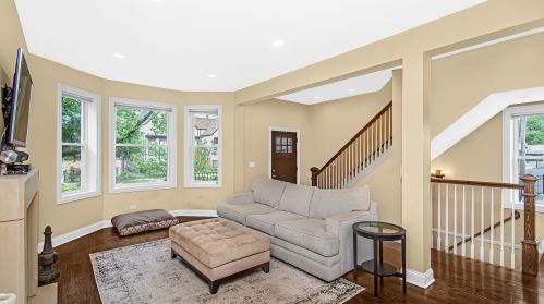 3935 Drake Ave, Chicago IL 60618-2219 exterior