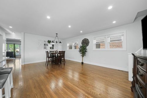 5606 Parkside Ave, Chicago IL 60646-6421 exterior