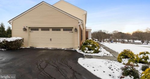 19840 Meredith Dr, Rockville MD 20855-2426 exterior