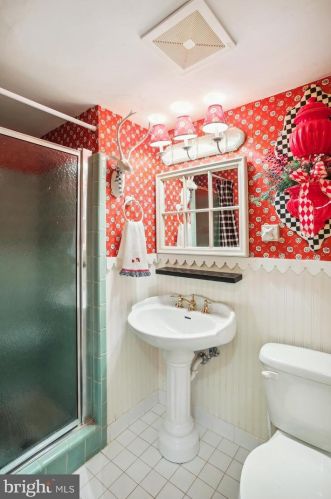 7641 Miller Fall Rd, Rockville MD 20855-1165 exterior