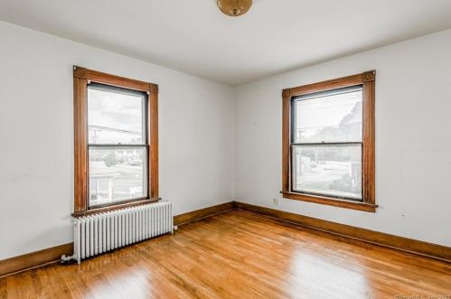 40 Bloomfield Ave, Windsor CT 06095-2303 exterior