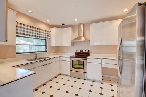 6926 Grande Dr, Boca Raton FL 33433-2735 exterior