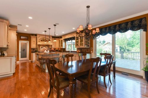 109 Elmwood Dr, Huntington Station NY 11746-5658 exterior