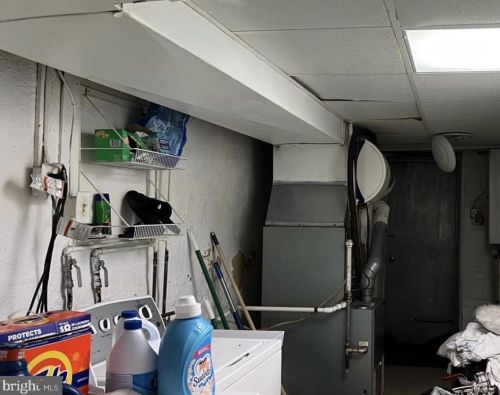 823 Longshore Ave, Philadelphia PA  19111-4422 exterior