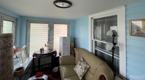 4 Columbus Ave, Edison, NJ 08817-5207