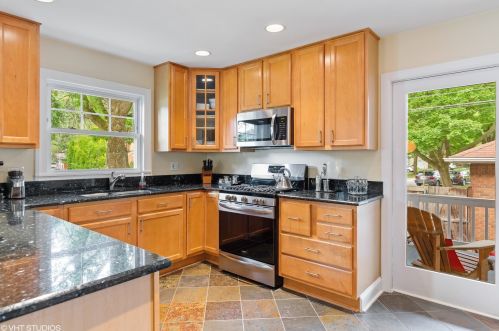 6553 Hiawatha Ave, Chicago IL 60646-4219 exterior