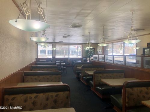 4311 Westnedge Ave, Kalamazoo MI  49008-3267 exterior