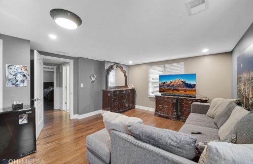 6975 Armitage Ave, Chicago IL 60639-3212 exterior