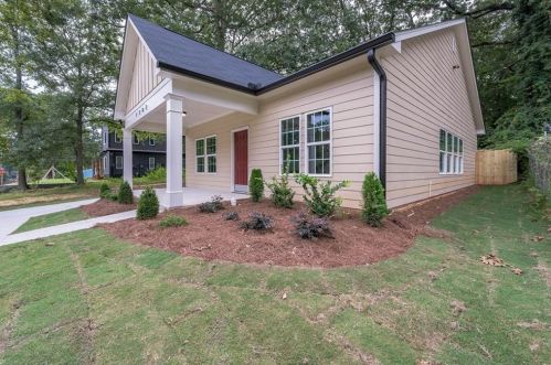 1382 Gus Thornhill Jr Dr, Atlanta, GA 30344-3556