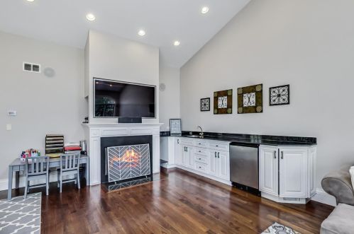 1542 Oakdale Ave, Chicago IL 60657-4024 exterior