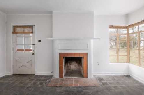 4323 Airport Blvd, Austin TX 78752-3826 exterior