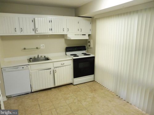 13611 Arctic Ave, Rockville MD  20853-2901 exterior