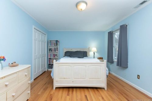 29 Kensett Ave, Wilton CT 06897-4401 exterior