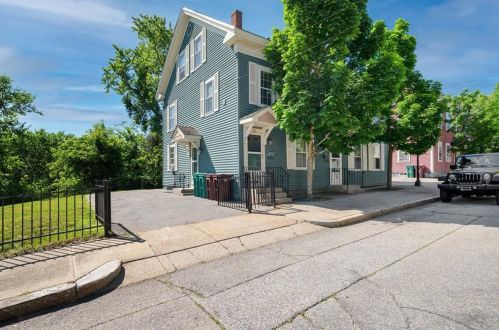 26 Lincoln St, Woonsocket, RI 02895-5246